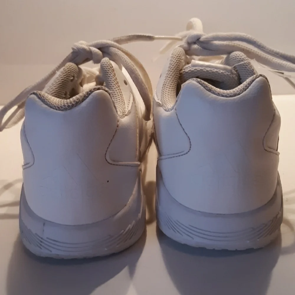 Adidas unisex AltaRun Training Shoes 3.5